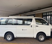 toyota-hiace-2016-small-0