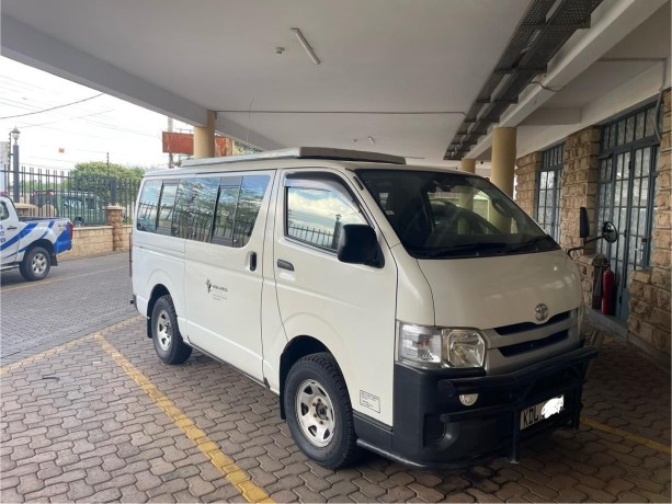 toyota-hiace-2016-big-1