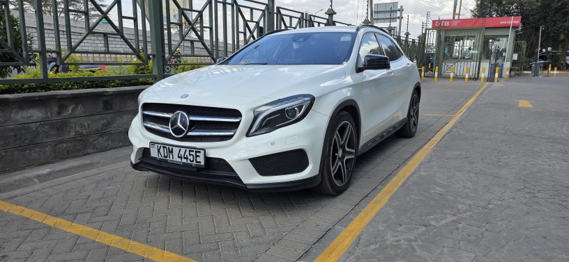 mercedes-benz-gla-180-2016-big-4