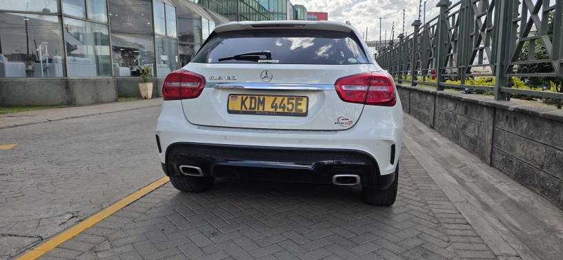 mercedes-benz-gla-180-2016-big-6