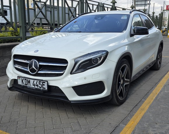 mercedes-benz-gla-180-2016-big-8