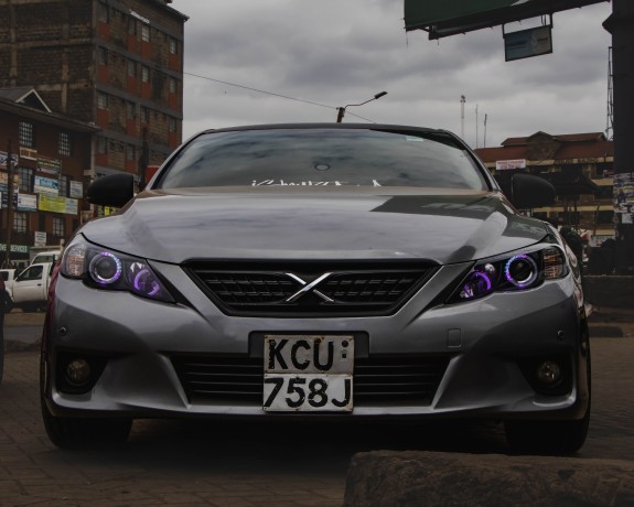 toyota-mark-x-premium-2011-big-12