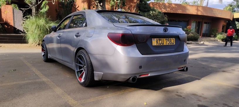 toyota-mark-x-premium-2011-big-3