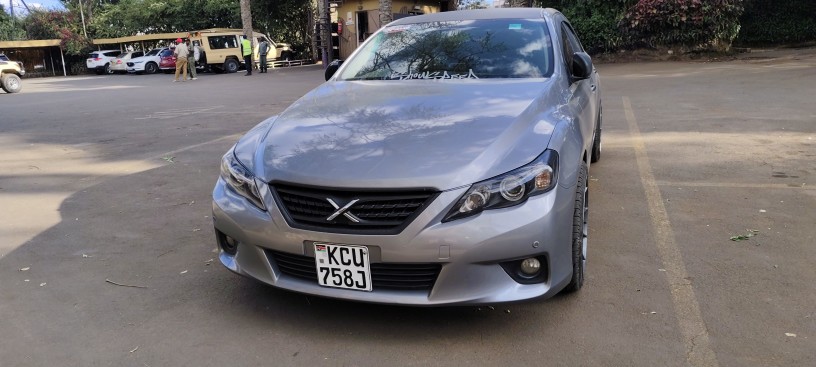 toyota-mark-x-premium-2011-big-4