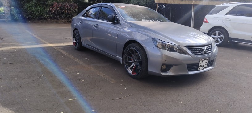 toyota-mark-x-premium-2011-big-1