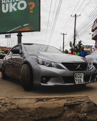 toyota-mark-x-premium-2011-big-4