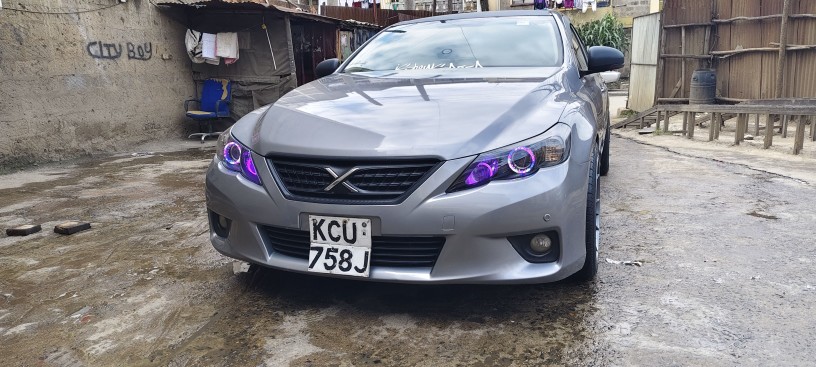 toyota-mark-x-premium-2011-big-17