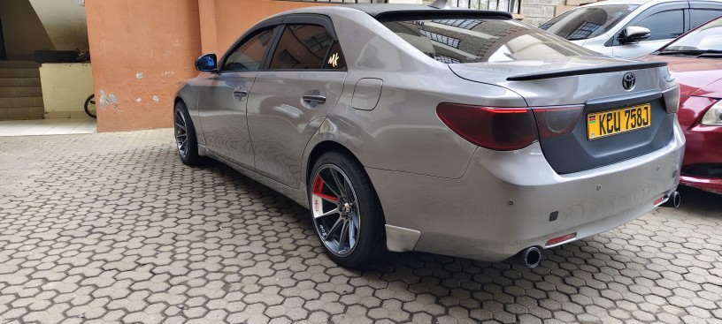 toyota-mark-x-premium-2011-big-6