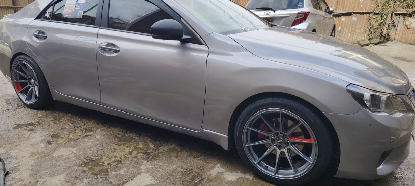 toyota-mark-x-premium-2011-big-15