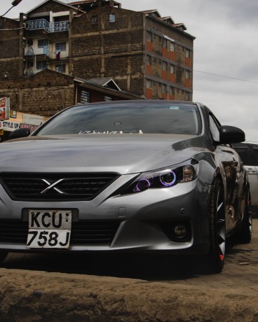 toyota-mark-x-premium-2011-big-9
