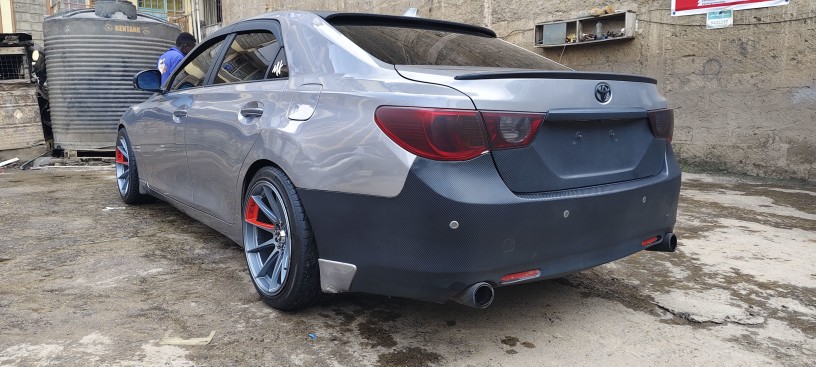 toyota-mark-x-premium-2011-big-14