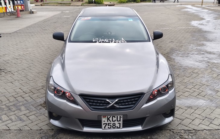 toyota-mark-x-premium-2011-big-18