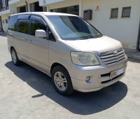 toyota-noah-2003-small-4