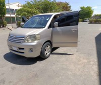 toyota-noah-2003-small-1