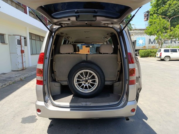 toyota-noah-2003-big-2