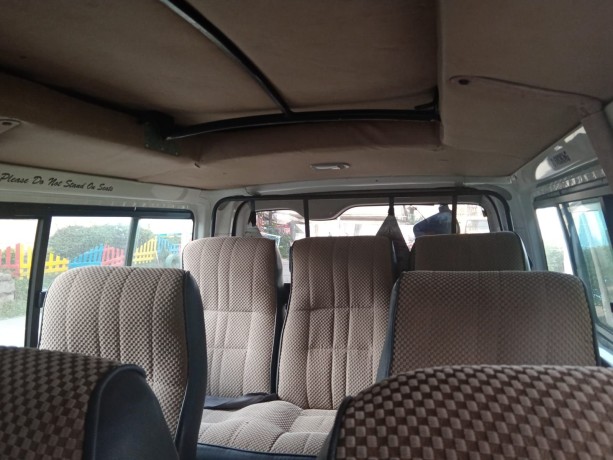 toyota-hiace-2012-big-1