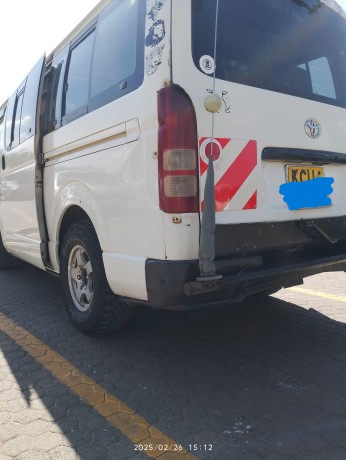 toyota-hiace-2012-big-3
