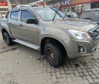 isuzu-dmax-2025-small-1