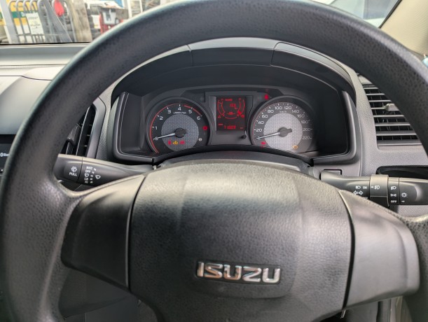 isuzu-dmax-2025-big-3