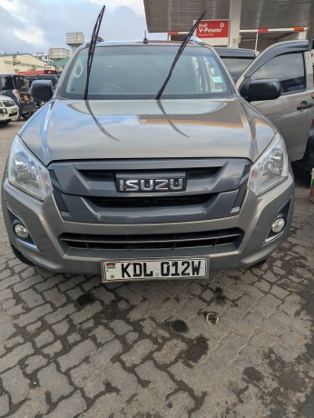 isuzu-dmax-2025-big-0