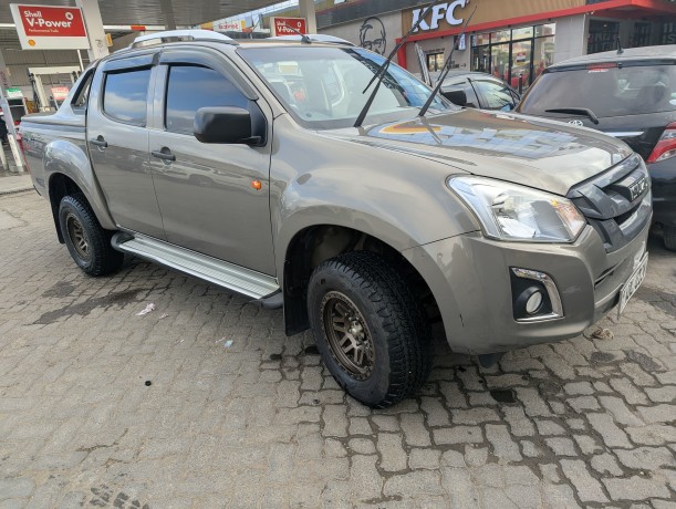 isuzu-dmax-2025-big-1