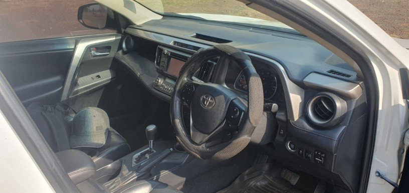 toyota-rav4-2012-big-4