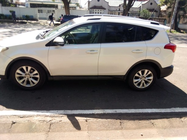 toyota-rav4-2012-big-2