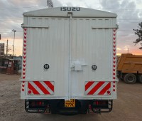 isuzu-npr-2016-small-0