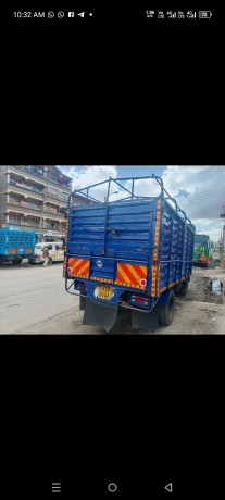 isuzu-nkr-2017-big-1