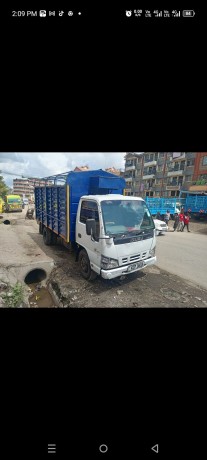 isuzu-nkr-2017-big-0