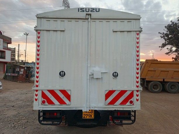 isuzu-npr-2016-big-0