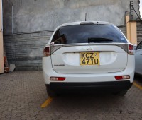 mitsubishi-outlander-2013-small-2