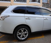 mitsubishi-outlander-2013-small-1
