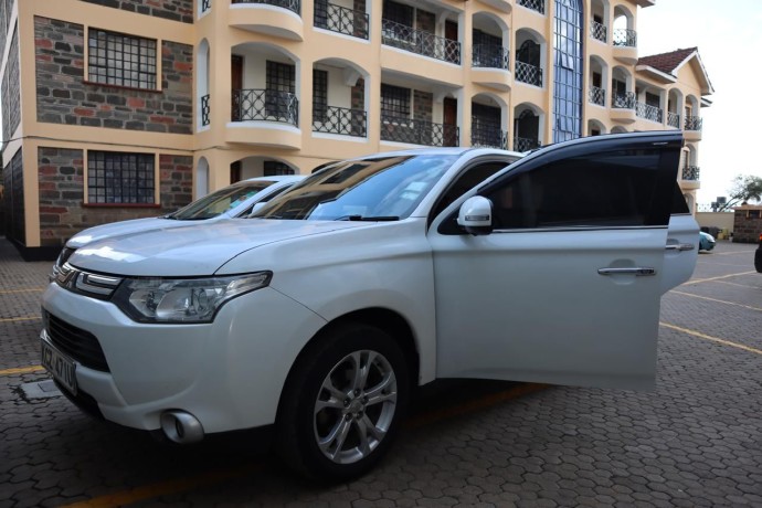 mitsubishi-outlander-2013-big-11