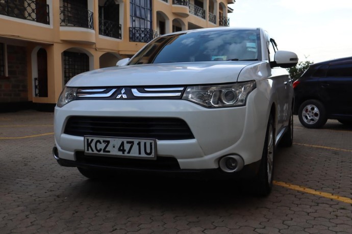 mitsubishi-outlander-2013-big-10