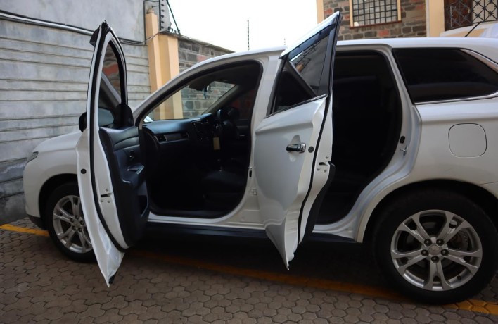 mitsubishi-outlander-2013-big-18