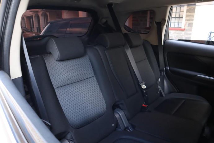 mitsubishi-outlander-2013-big-13