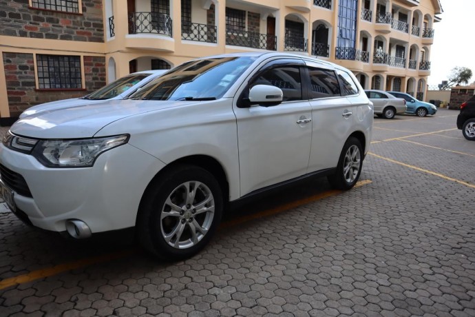 mitsubishi-outlander-2013-big-8