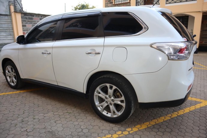 mitsubishi-outlander-2013-big-15