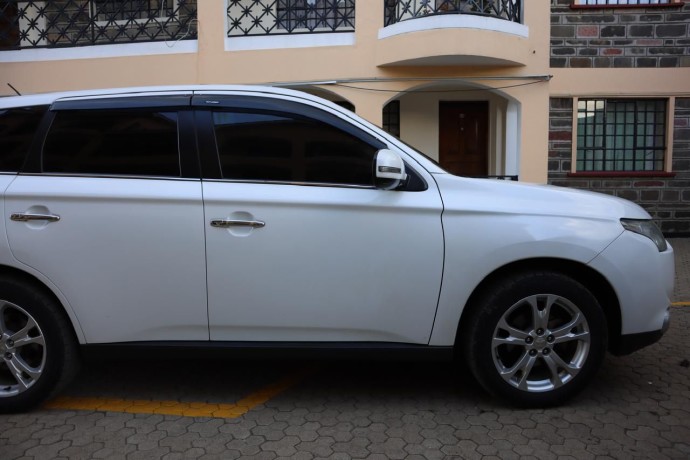 mitsubishi-outlander-2013-big-20