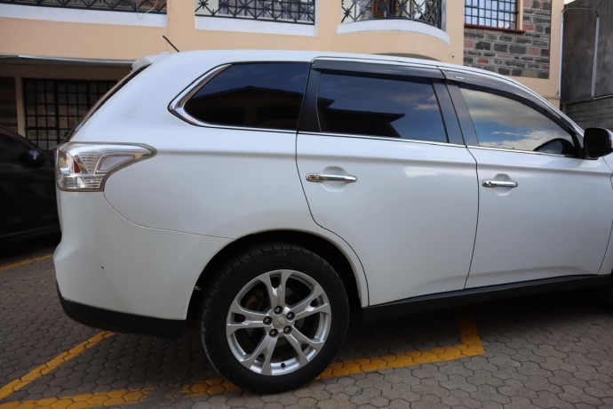 mitsubishi-outlander-2013-big-1