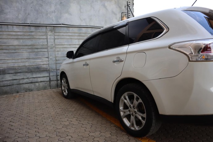 mitsubishi-outlander-2013-big-4