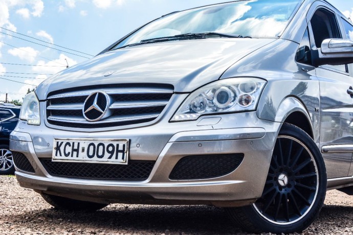 mercedes-benz-viano-2012-big-9