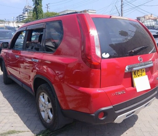 nissan-xtrail-2010-big-1