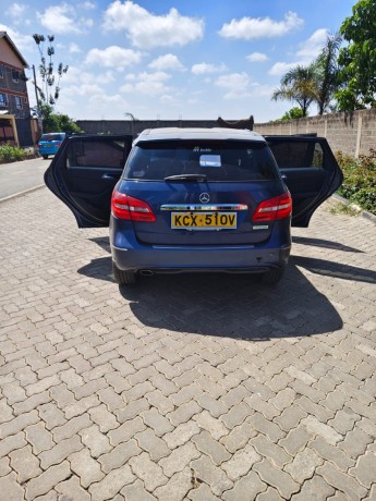 mercedes-benz-mb180-2012-big-0