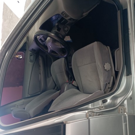 nissan-b15-2002-big-1