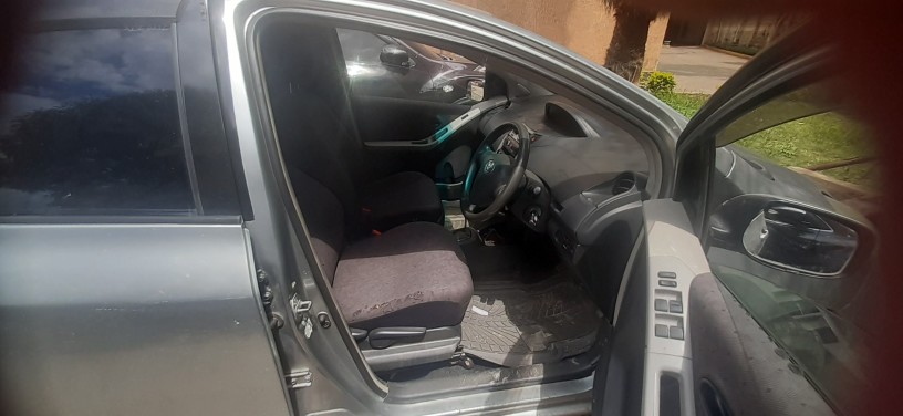 toyota-vitz-2008-big-0