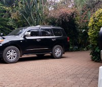toyota-landcruiser-2010-small-1