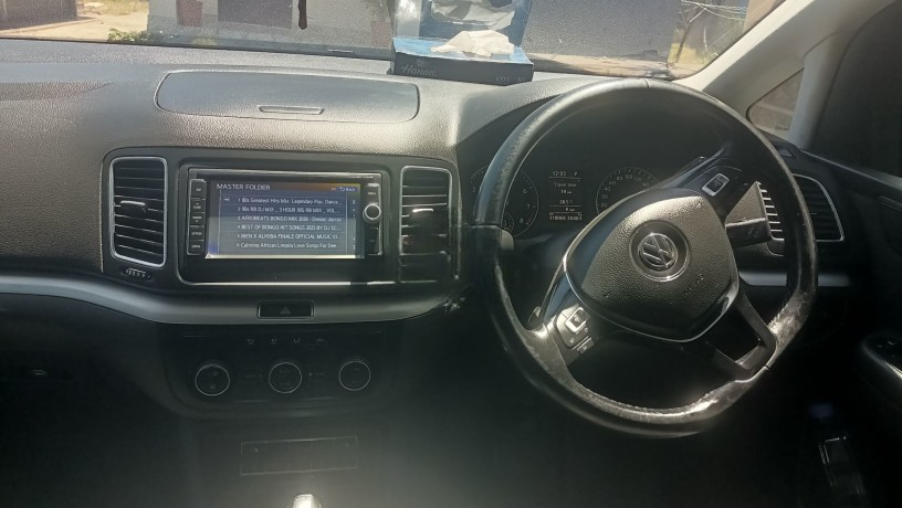 volkswagen-sharan-2016-big-2