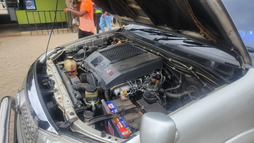 toyota-fortuner-2010-big-7